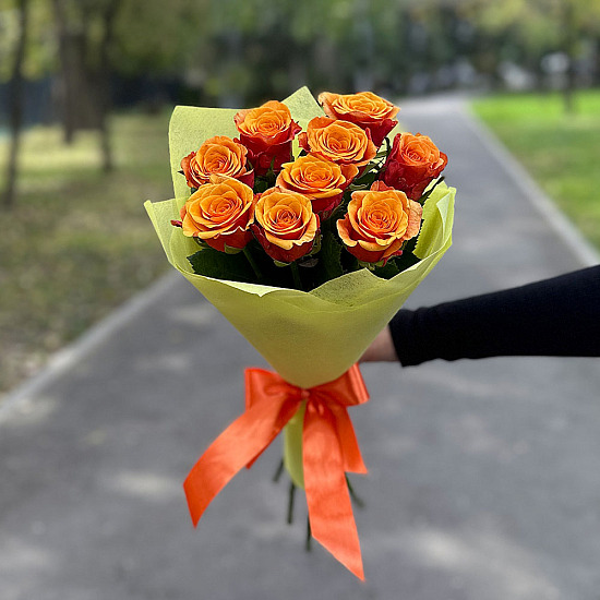 Букет 9 оранжевых роз "Солнечное Сияние"